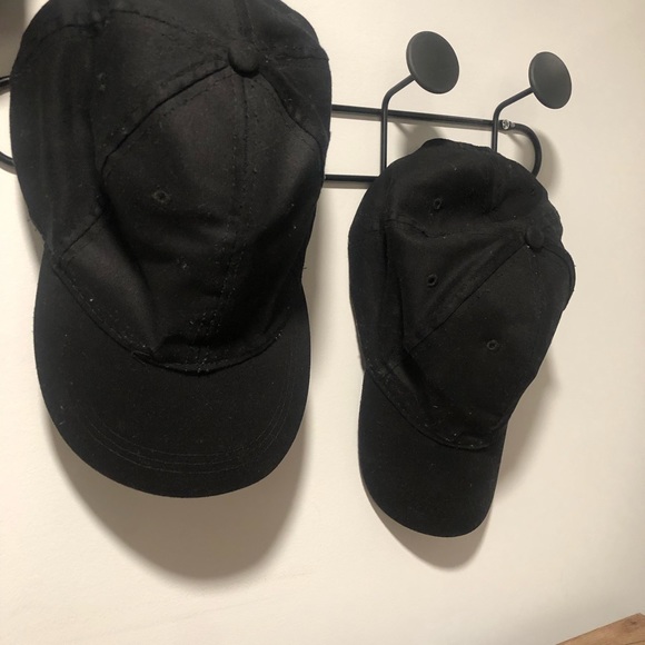 Like new: 2-pack unisex black fitted cap - Picture 4 of 4